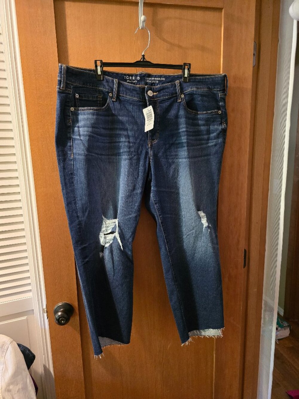 Torrid Perfect Boyfriend Mid-Rise Ankle Vintage Stretch Distressed Jeans